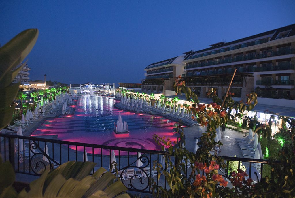 Crystal Waterworld & Курортний комплекс