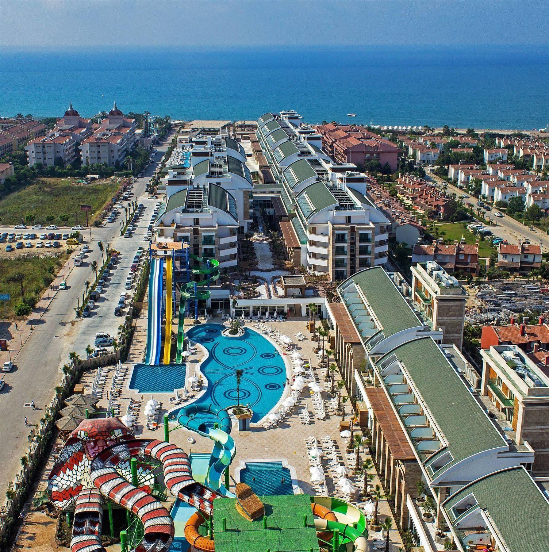 Crystal Waterworld & Курортний комплекс