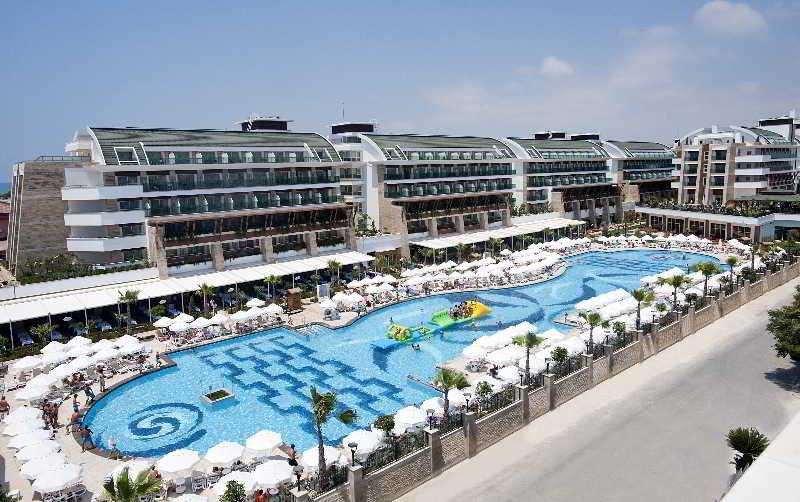 Crystal Waterworld & Station touristique