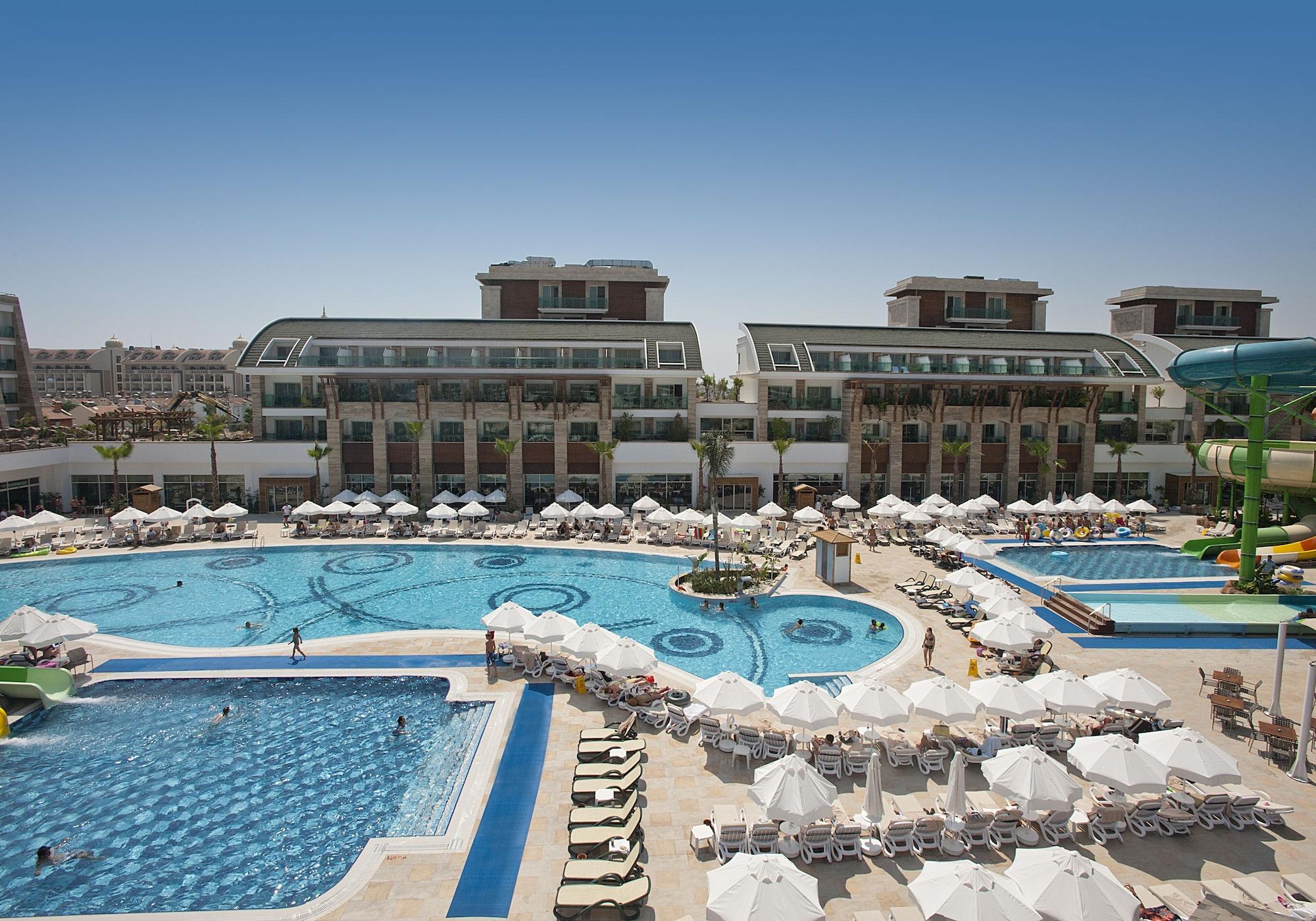 Crystal Waterworld & Station touristique